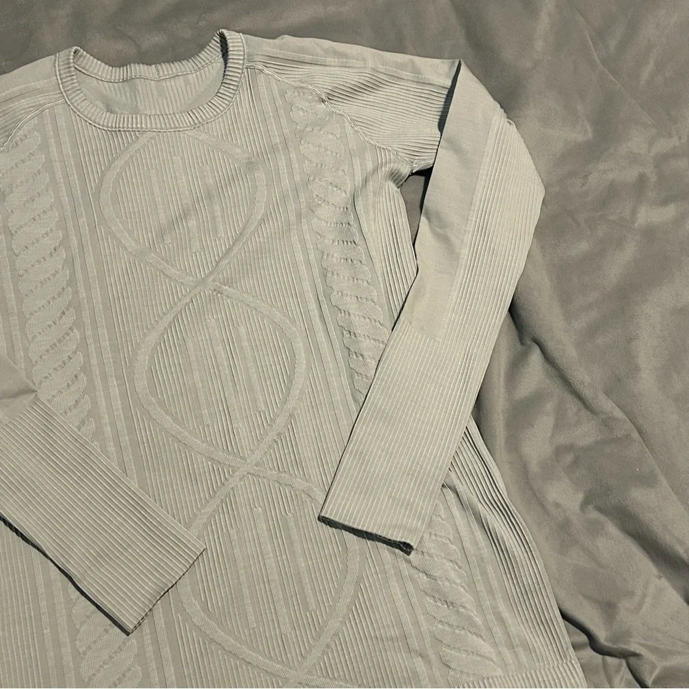 Lululemon Rest Less Pullover in Heathered Silver Spoon - Size 10